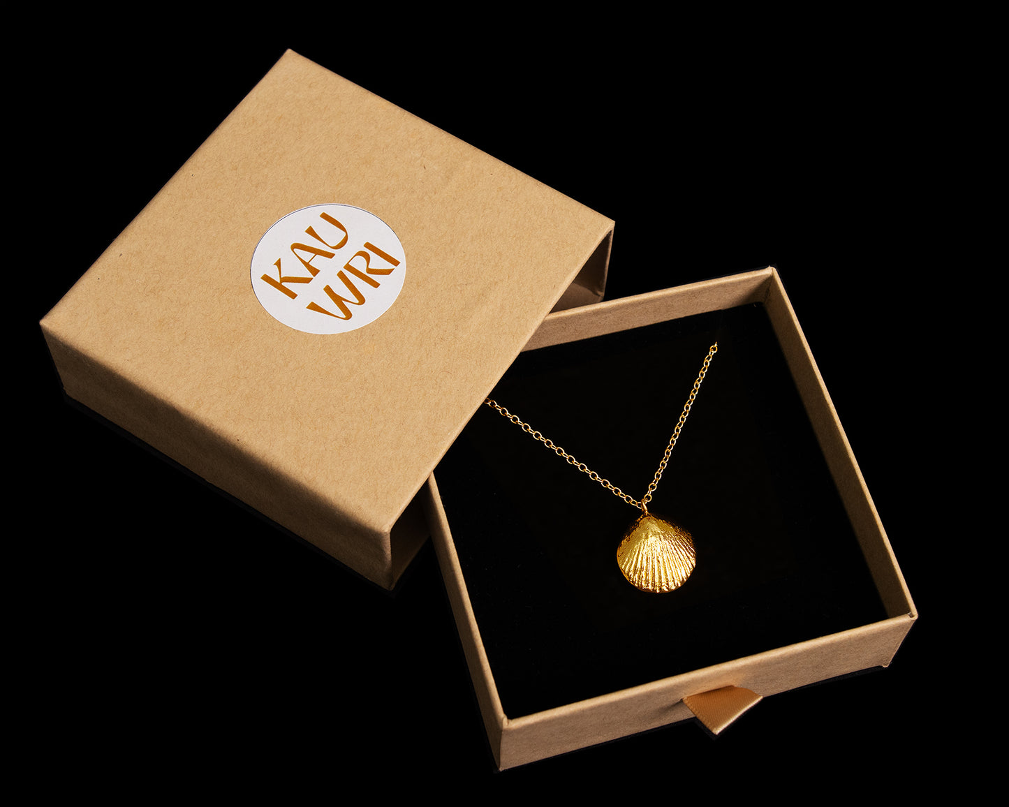 SCALLOP PENDANT