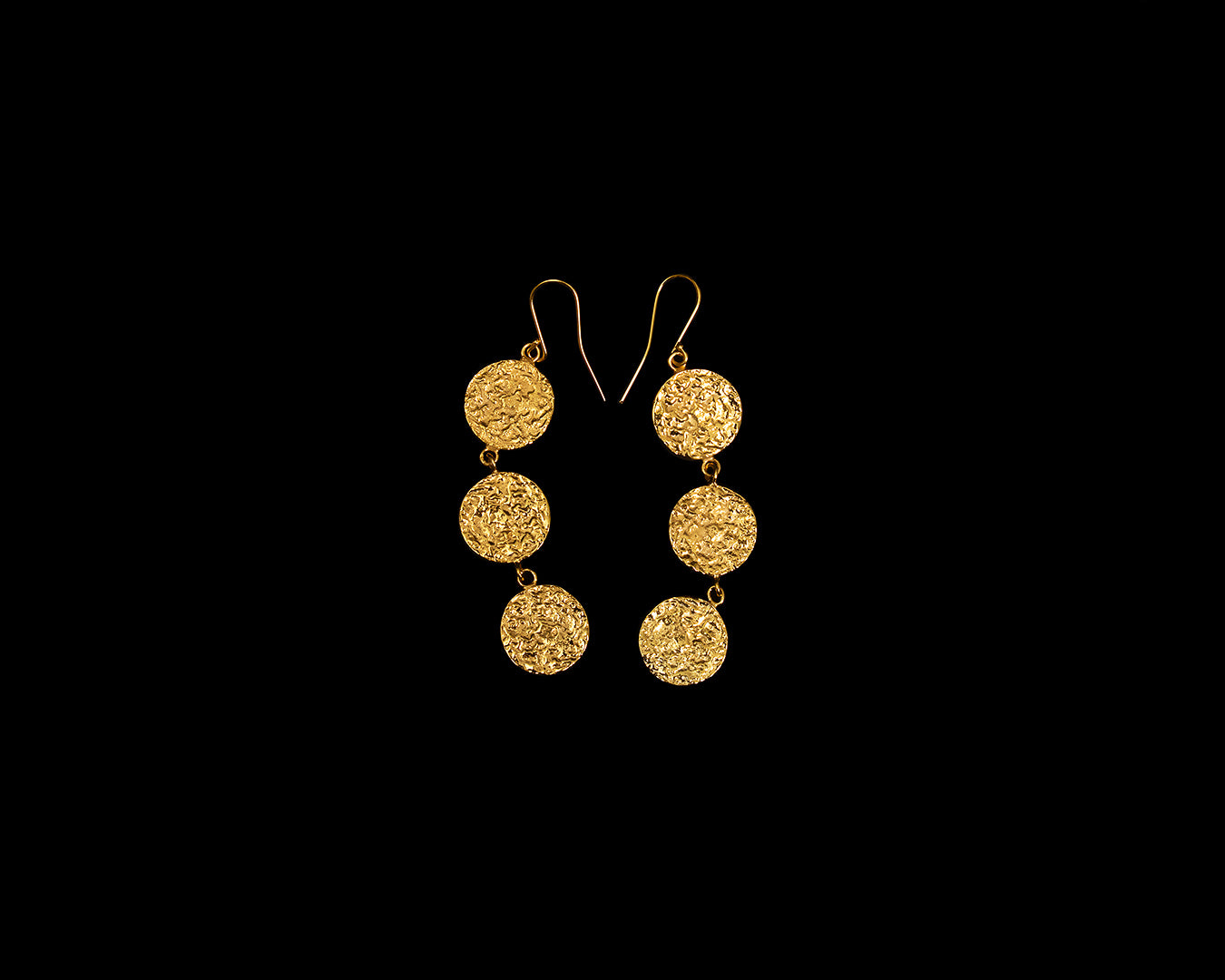 ELOISE DANGLES