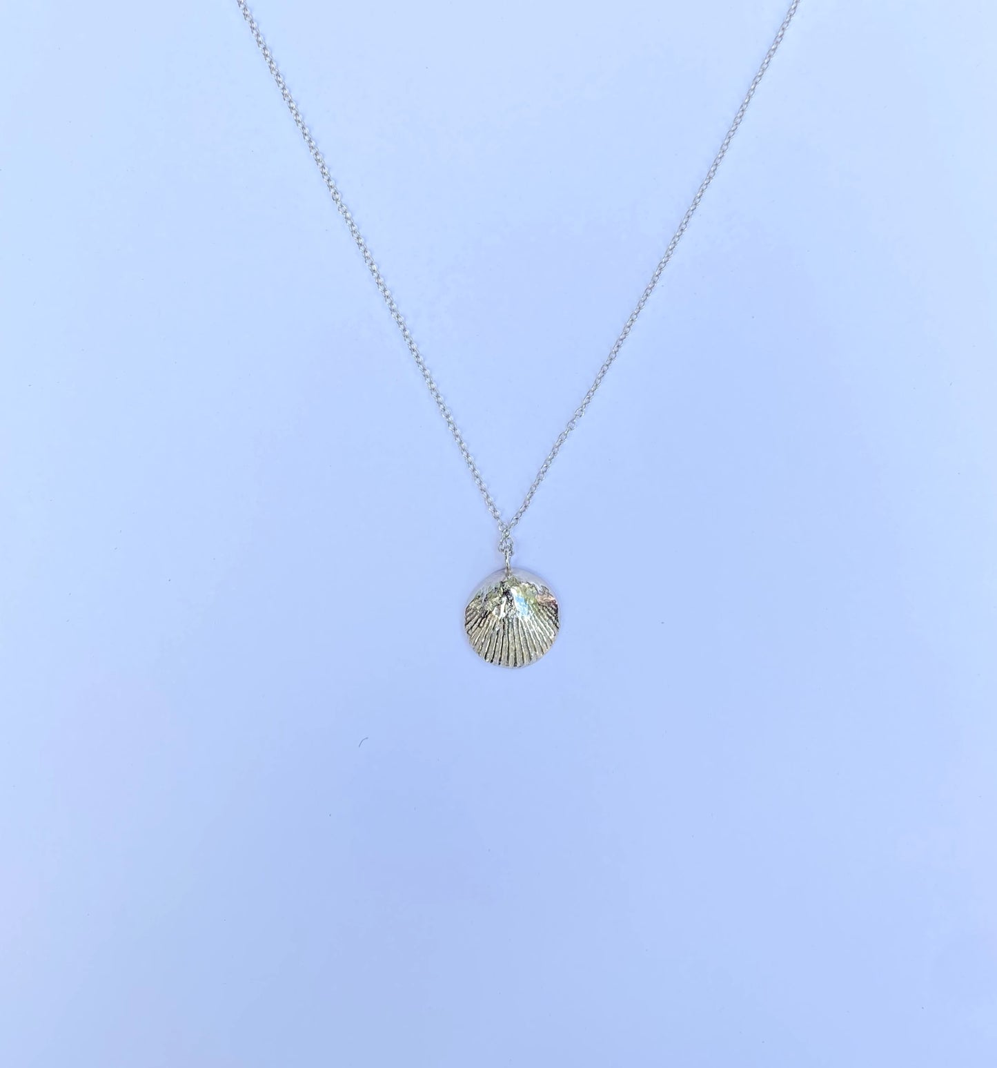 SCALLOP PENDANT