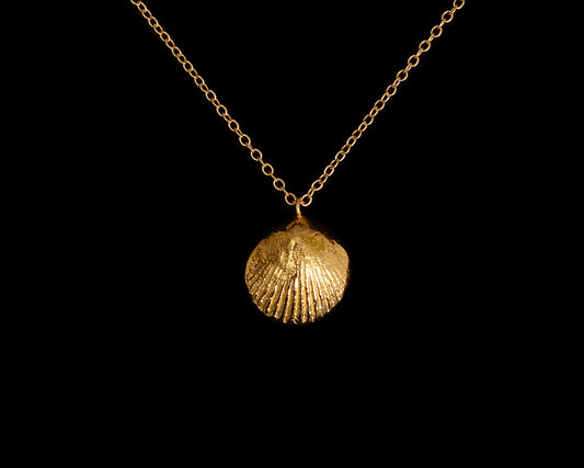 SCALLOP PENDANT