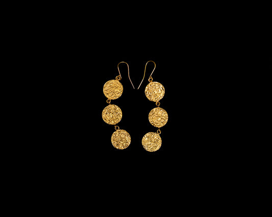 ELOISE DANGLES
